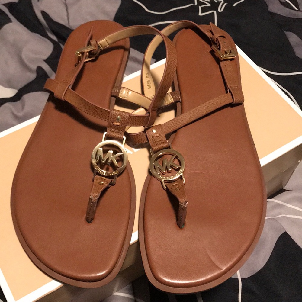 Micheal Kors thong sandal